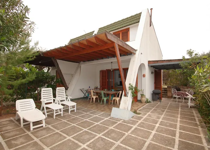 Casa Sciusca بيت للعطل تْشيفالو